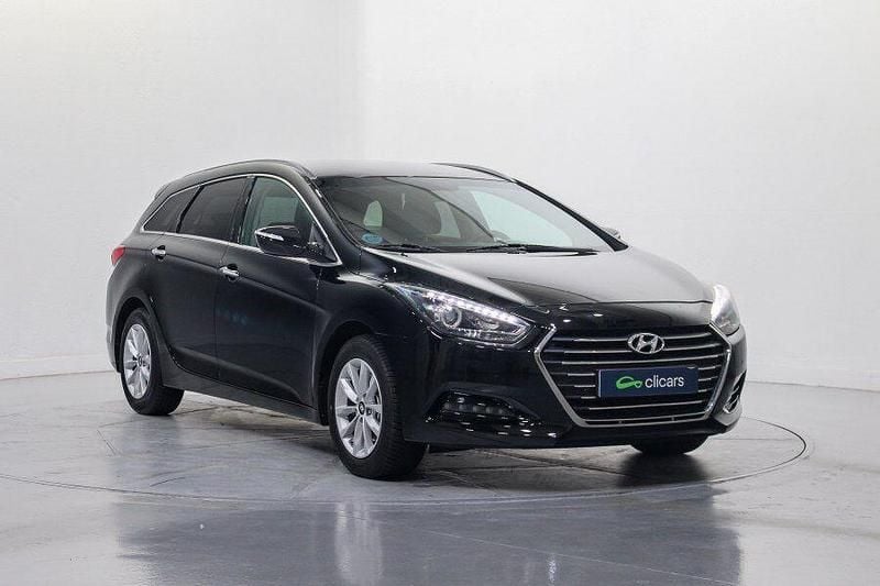 Usado Hyundai i40 141 CV (103 kW) 2016 Negro Familiar