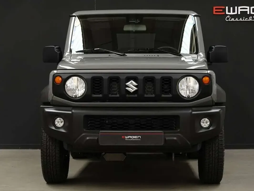 Usado Suzuki Jimny 102 CV (75 kW) 2019 Gris SUV