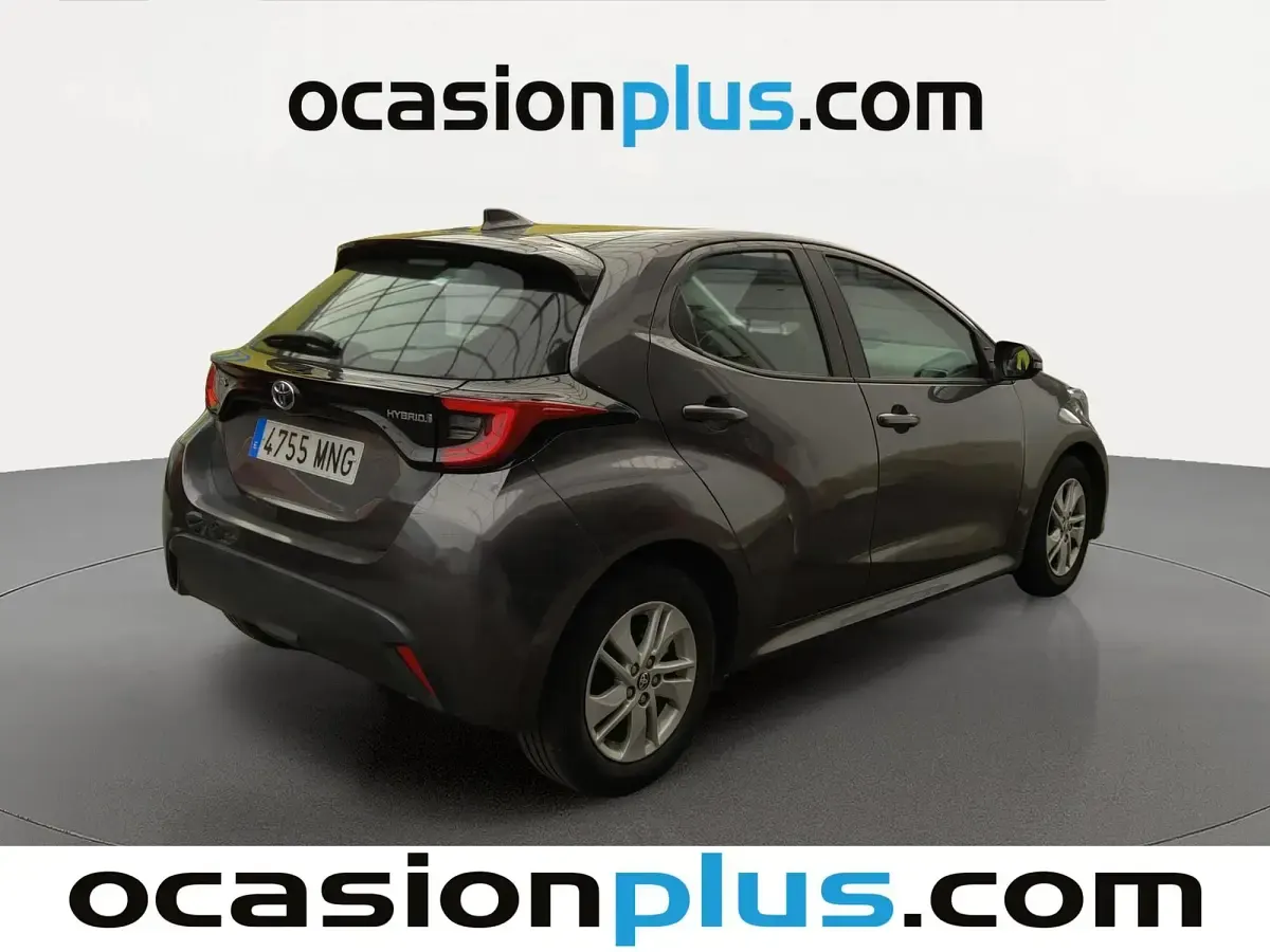 Usado Toyota Yaris Business Edition 116 CV (85 kW) 2024 Gris Utilitario