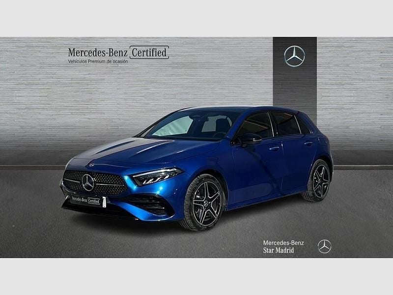 Usado Mercedes A250 AMG line 218 CV (160 kW) 2025 Azul Berlina