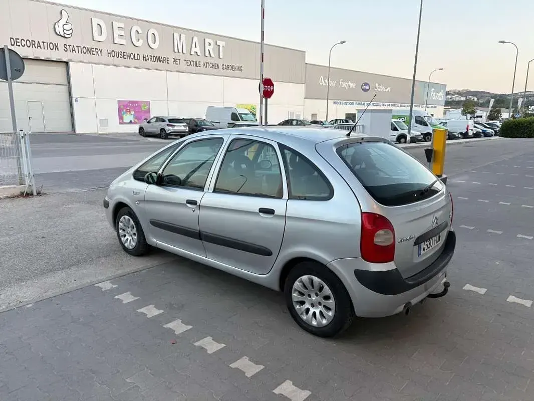 Usado Citroën Xsara Picasso 90 CV (66 kW) 2007 Plateado Monovolumen