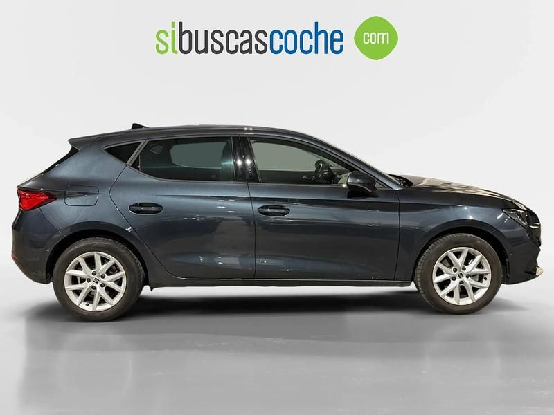 Usado Seat Leon Style 110 CV (80 kW) 2024 Gris/plata