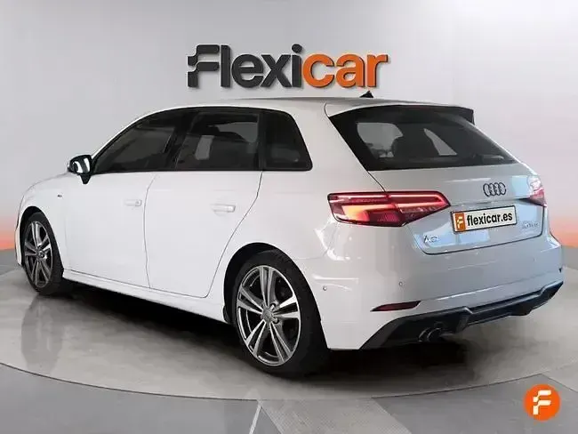 Usado Audi A3 S-Line 116 CV (85 kW) 2019 Blanco Berlina