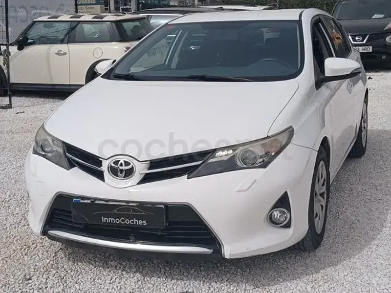 Usado Toyota Auris Advance 124 CV (91 kW) 2015 Blanco Berlina