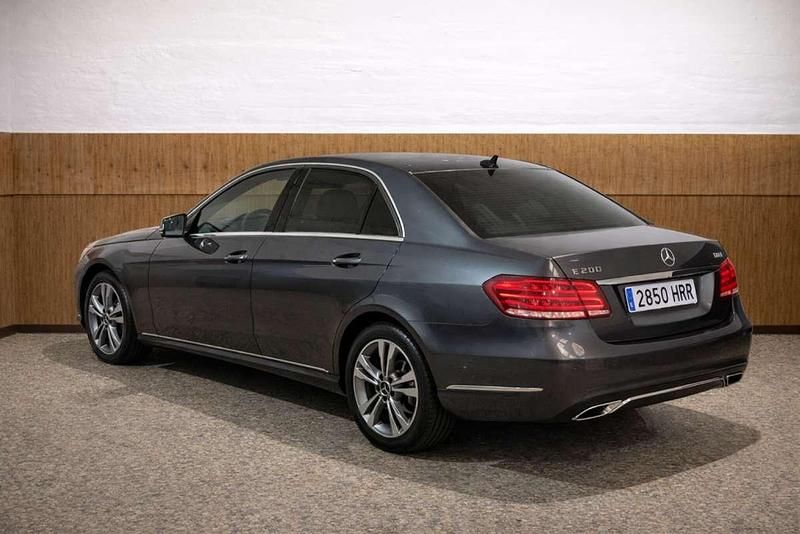 Usado Mercedes E200 Avantgarde 136 CV (100 kW) 2013 Gris Berlina