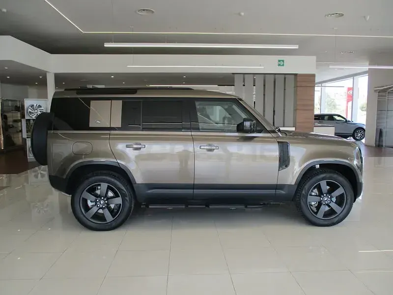Usado Land Rover Defender SE 249 CV (183 kW) 2024 Beige SUV