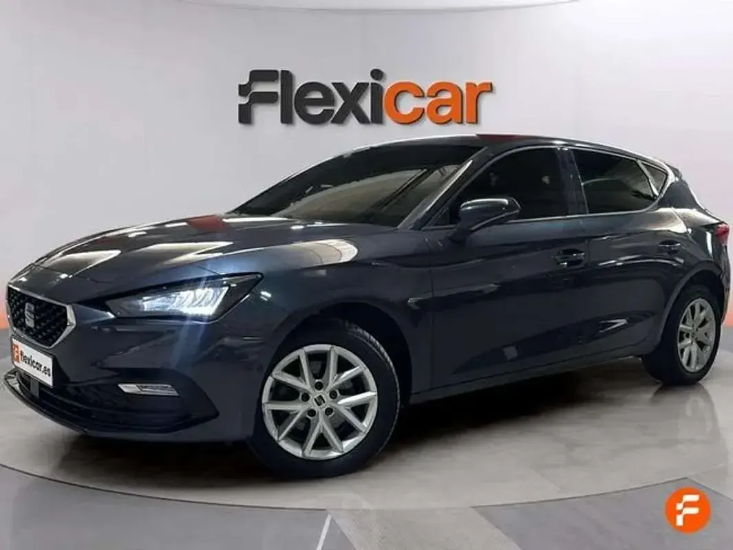 Usado Seat Leon Style 131 CV (96 kW) 2023 Gris Utilitario