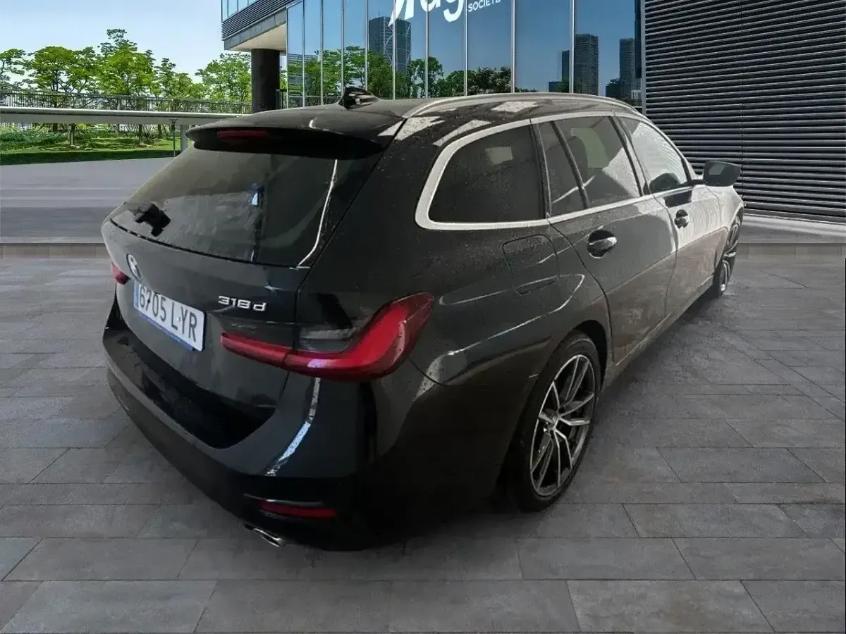 Usado BMW 318 Sport Line 150 CV (110 kW) 2022 Negro Familiar