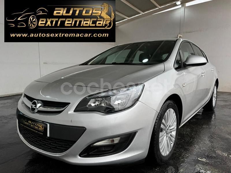 Gris / plata Usado 2013 Opel Astra Business Berlina | 4499 € (Un poco caro) - Imagen 1/4
