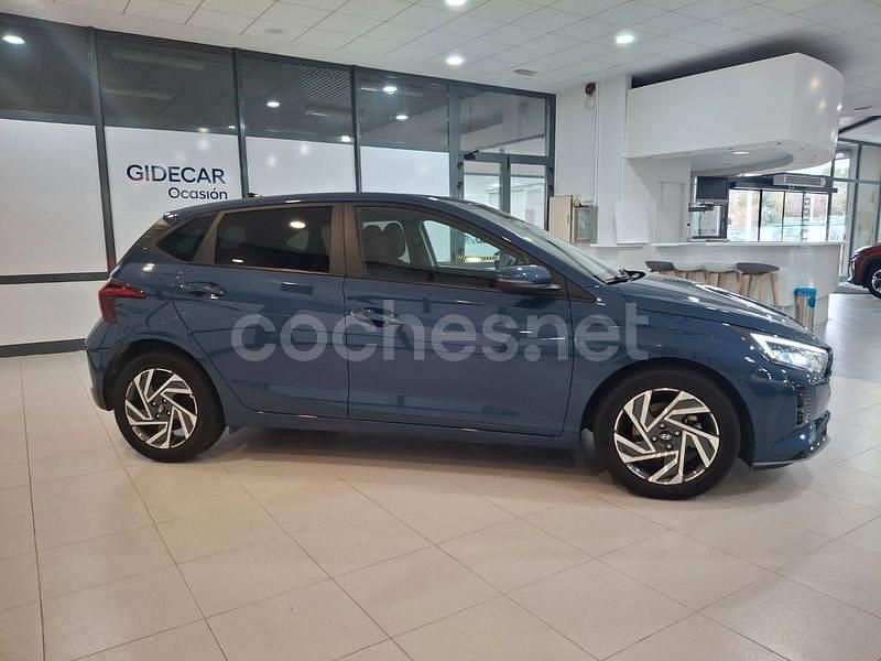 Usado Hyundai i20 100 CV (73 kW) 2025 Azul Berlina