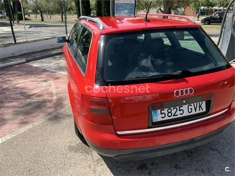 Usado Audi A6 193 CV (141 kW) 1999 Rojo Familiar