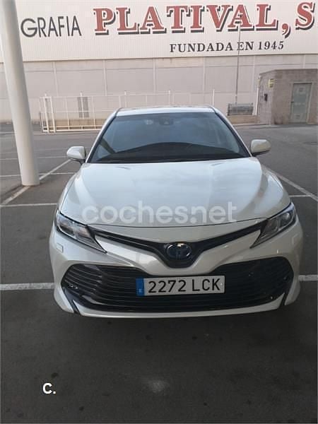 Blanco Usado 2019 Toyota Camry Advance Berlina | 28.500 € (Un poco caro) - Imagen 1/4
