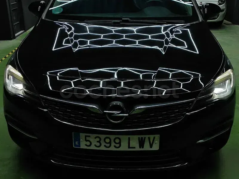 Usado Opel Astra Ultimate 145 CV (106 kW) 2021 Negro Utilitario