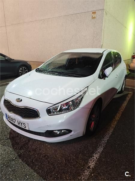 Blanco Usado 2014 Kia Ceed Berlina | 4800 € (Precio justo) - Imagen 1/4