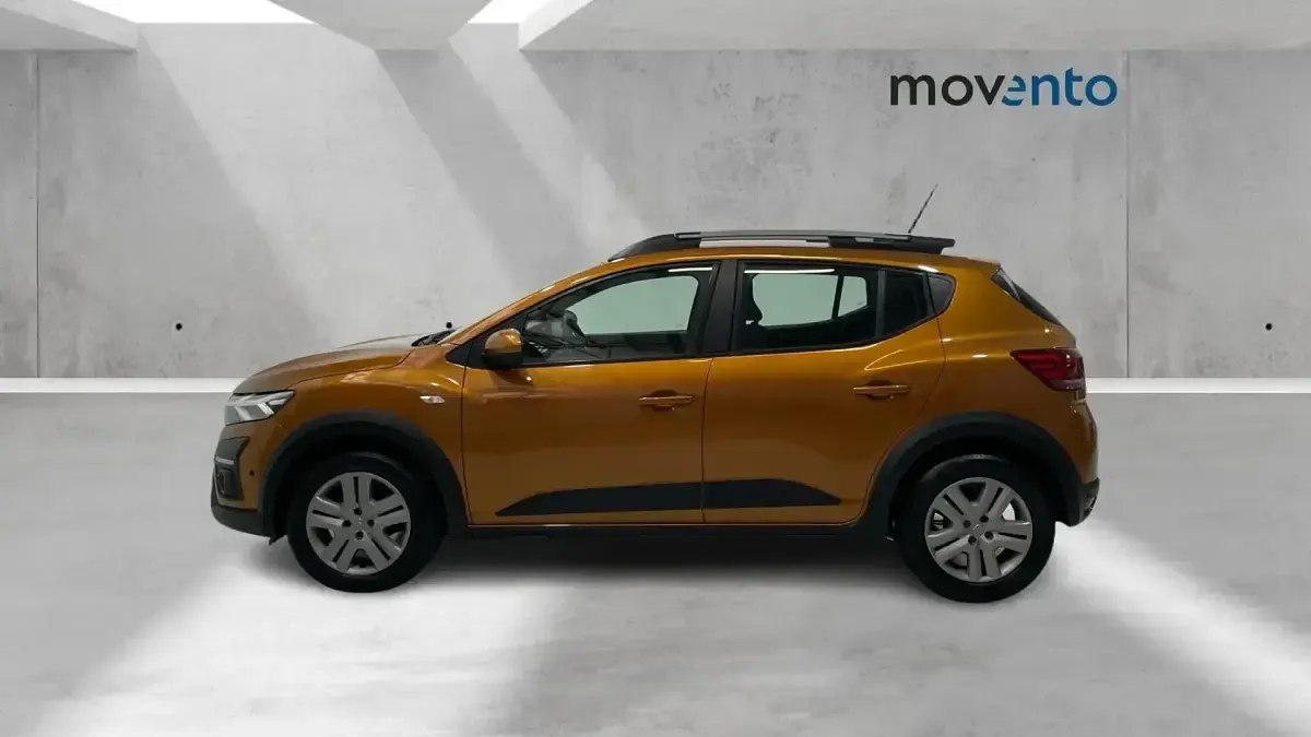 Usado Dacia Sandero Comfort 91 CV (66 kW) 2022 Naranja Berlina