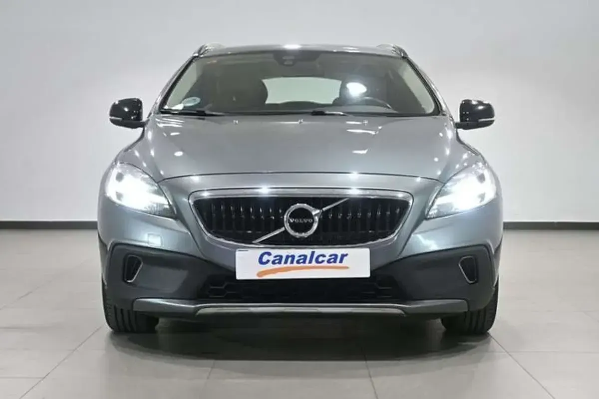 Usado Volvo V40 CC Plus 120 CV (88 kW) 2019 Azul Familiar