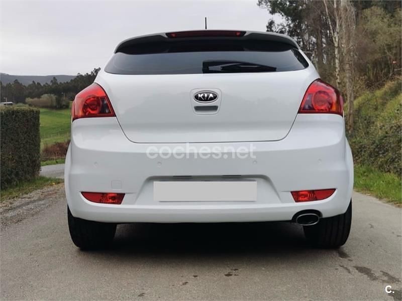 Usado Kia ProCeed 140 CV (102 kW) 2009 Blanco Utilitario