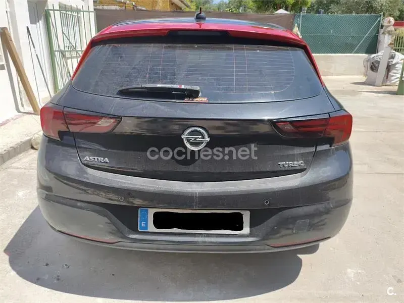 Usado Opel Astra Excellence 150 CV (110 kW) 2017 Negro Berlina