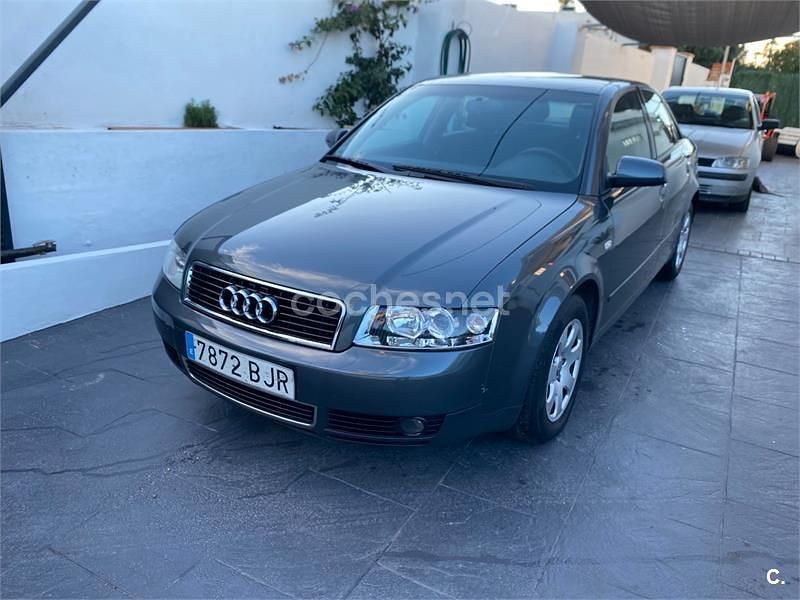Usado Audi A4 130 CV (95 kW) 2001 Gris / plata Berlina