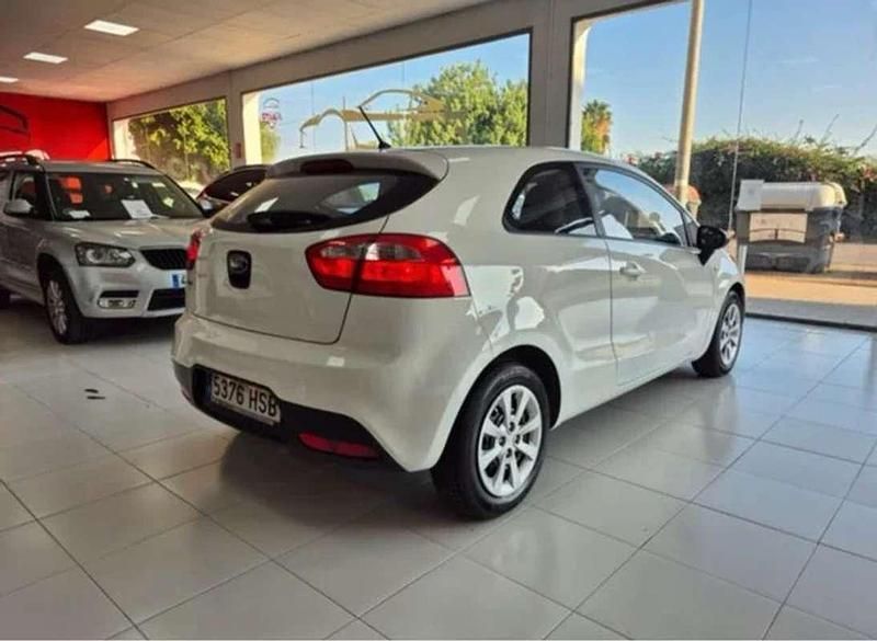 Usado Kia Rio 86 CV (63 kW) 2013 Blanco Utilitario