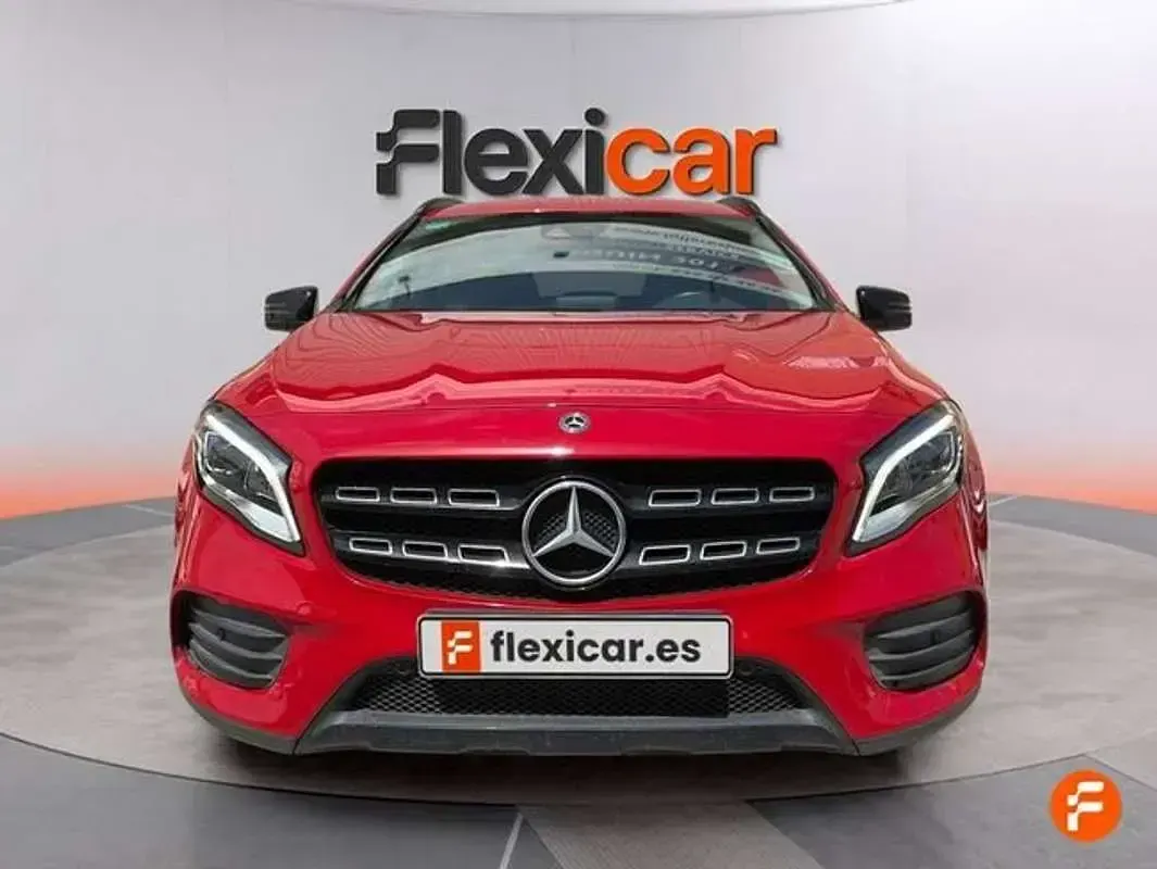 Usado Mercedes GLA180 122 CV (89 kW) 2020 Rojo SUV