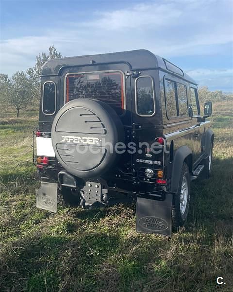 Używany Land Rover Defender SE 122 KM (89 kW) 2010 Czarny Kombi