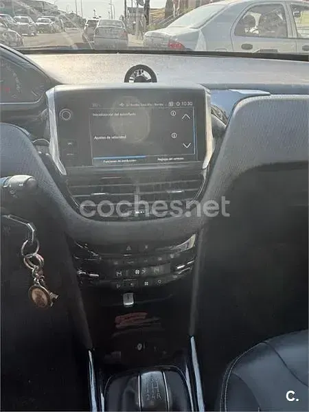 Usado Peugeot 2008 Allure 110 CV (80 kW) 2018 Blanco SUV
