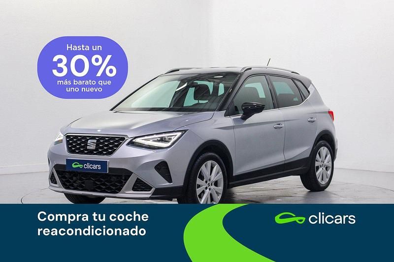 Usado Seat Arona Xperience 110 CV (80 kW) 2023 Gris / plata SUV