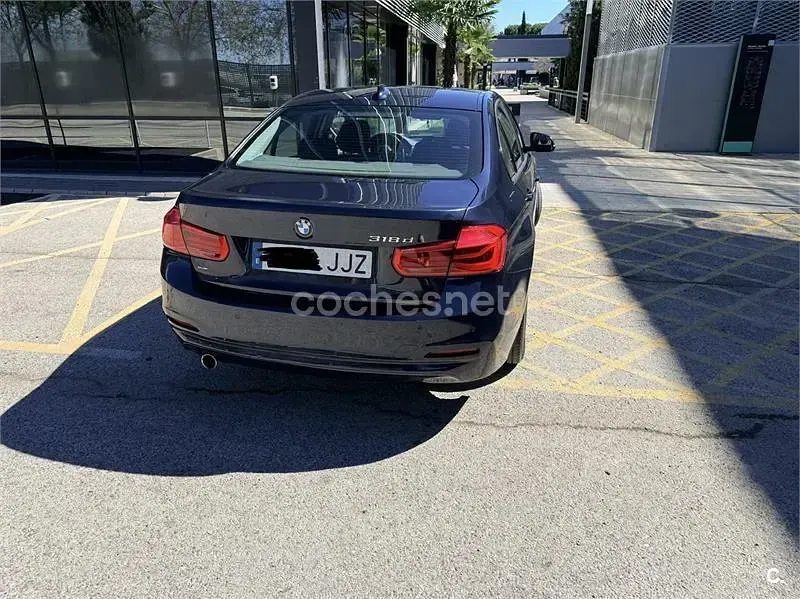 Usado BMW 318 143 CV (105 kW) 2015 Azul Berlina
