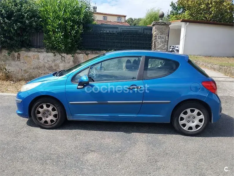Usado Peugeot 207 70 CV (51 kW) 2006 Azul Berlina