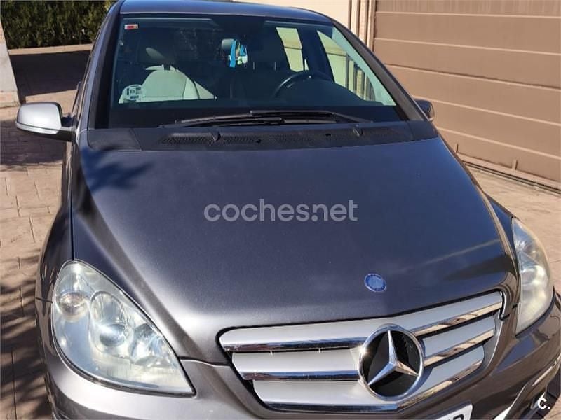 Usado Mercedes B180 109 CV (80 kW) 2010 Gris / plata Monovolumen