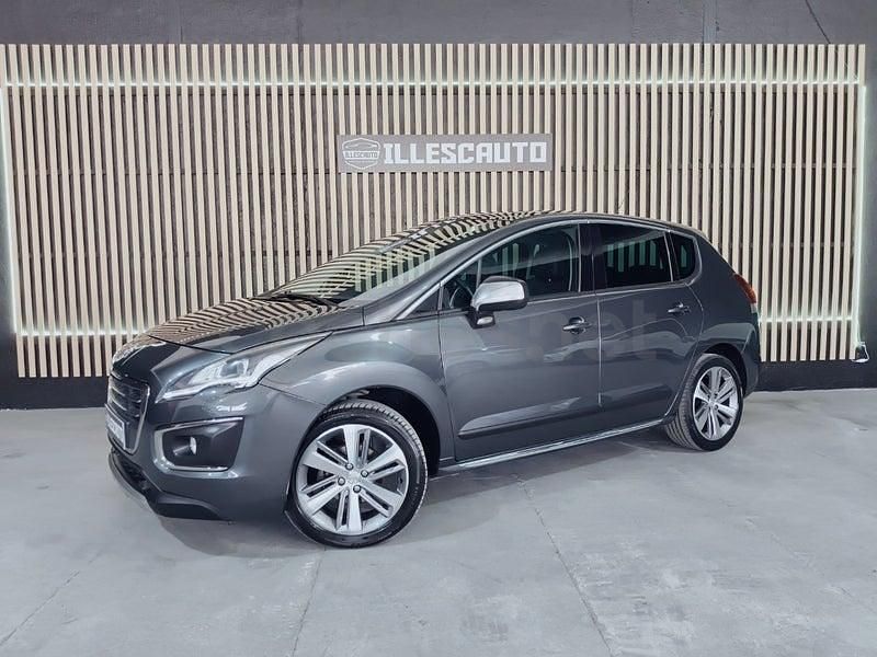Usado Peugeot 3008 Allure 120 CV (88 kW) 2015 Gris / plata Familiar