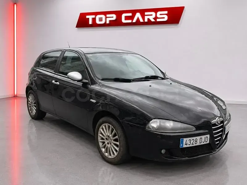 Usado Alfa Romeo 147 Distinctive 105 CV (77 kW) 2005 Negro Utilitario