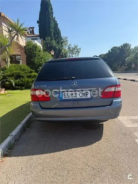 Usado Mercedes E320 Elegance 224 CV (164 kW) 2003 Azul Familiar