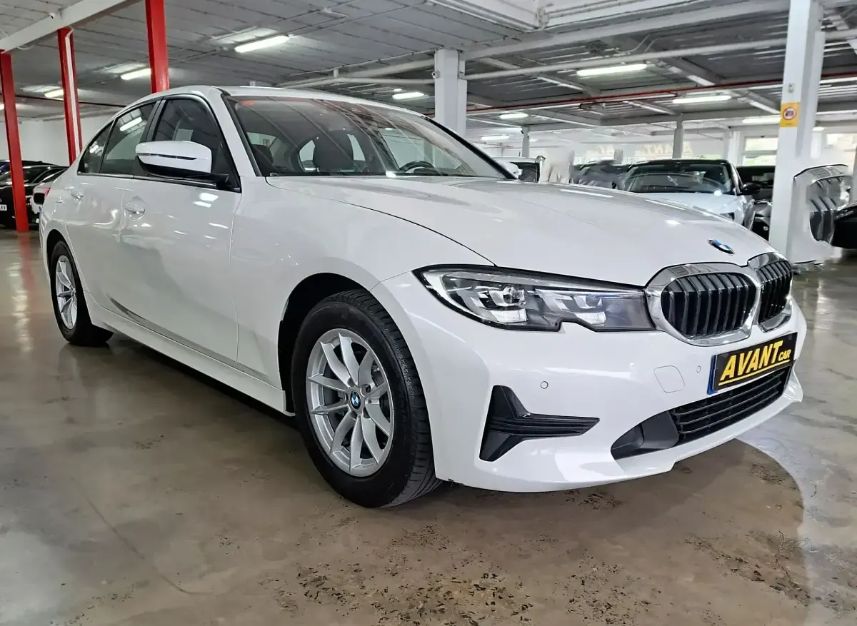 Używany BMW 318 150 KM (110 kW) 2021 Biały Sedan/Limuzyna