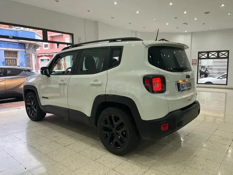 Usado Jeep Renegade Night Eagle 120 CV (88 kW) 2022 Blanco SUV