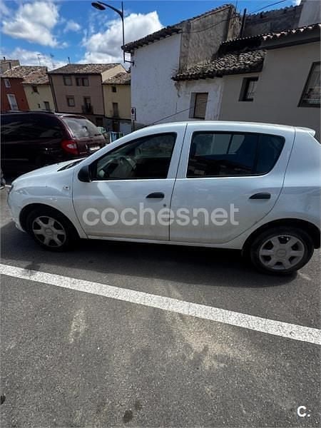 Usado Dacia Sandero Lauréate 75 HP (55 kW) 2013 Branco Sedan