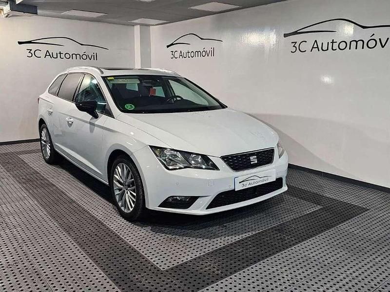 Usado Seat Leon ST Style 150 CV (110 kW) 2015 Blanco Familiar