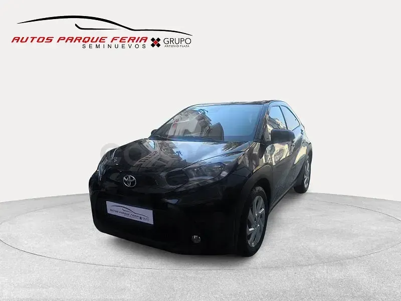 Usado Toyota Aygo X Play 72 CV (52 kW) 2024 Negro SUV