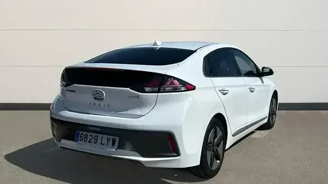 Usado Hyundai Ioniq 141 CV (103 kW) 2022 Blanco Utilitario