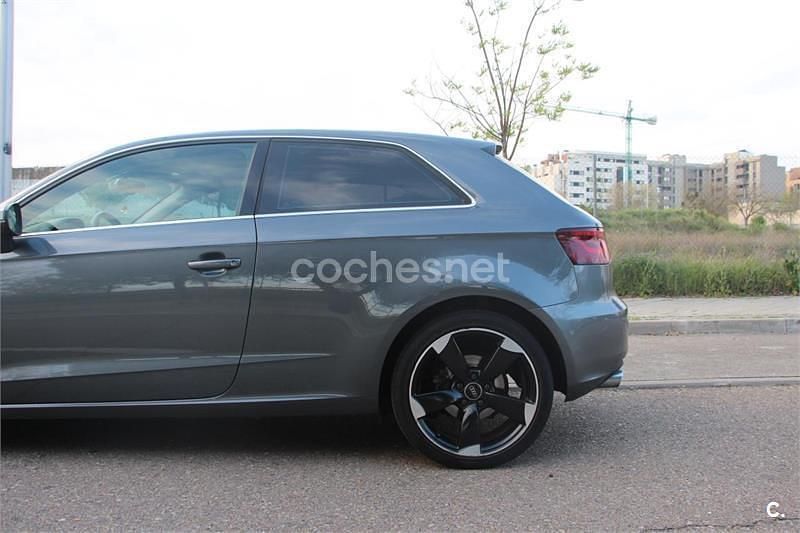 Usado Audi A3 Ambition 150 CV (110 kW) 2014 Gris / plata Berlina