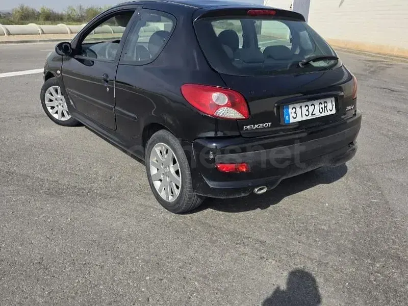 Usado Peugeot 206+ 70 CV (51 kW) 2009 Negro Utilitario
