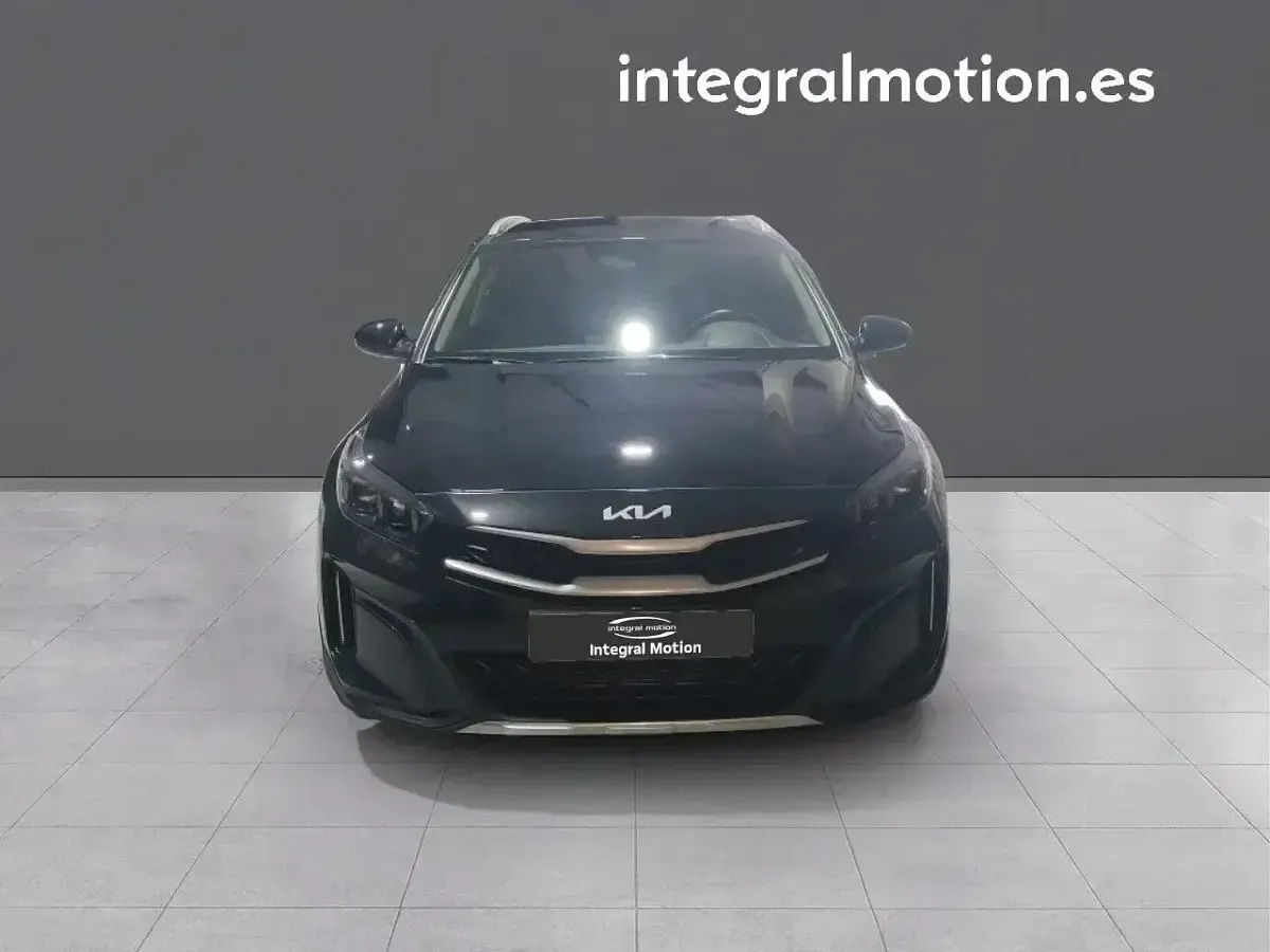 Usado Kia XCeed 100 CV (73 kW) 2024 Negro SUV