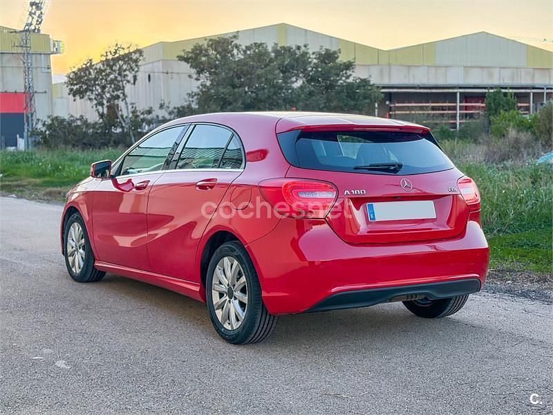 Usado Mercedes B180 109 CV (80 kW) 2013 Rojo Monovolumen
