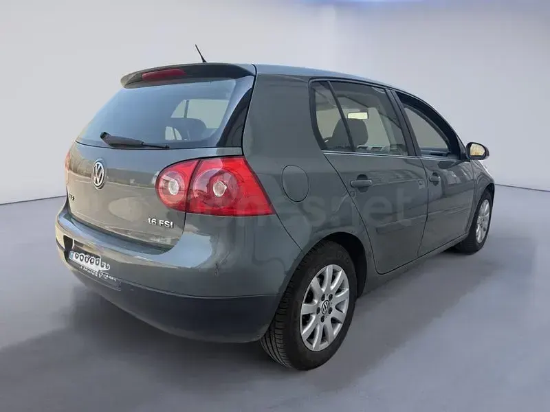 Usado VW Golf V Highline 115 CV (84 kW) 2007 Gris / plata Berlina