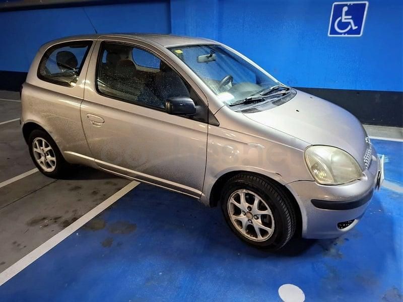 Usado Toyota Yaris T2 75 CV (55 kW) 2003 Gris / plata Berlina