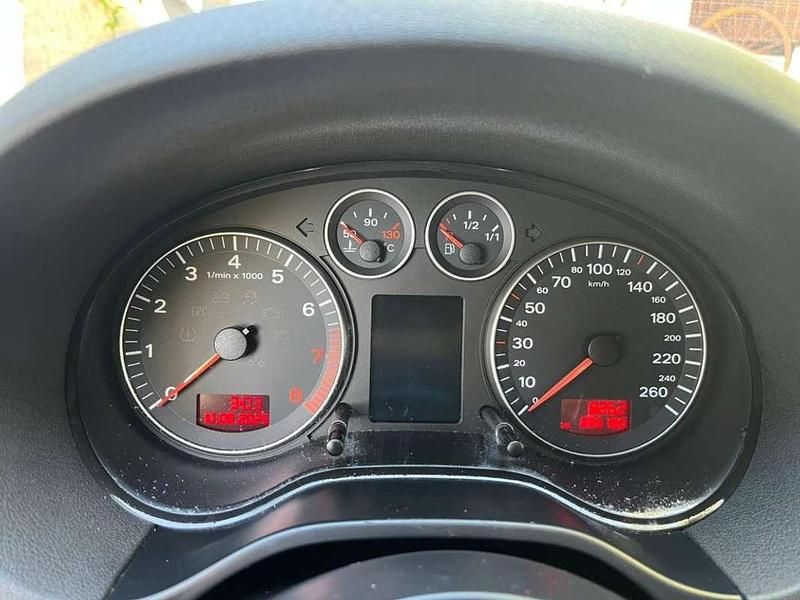 Usado Audi A3 Sportback Attraction 116 CV (85 kW) 2007 Rojo Utilitario