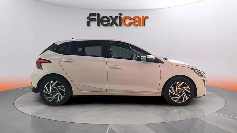 Usado Hyundai i20 101 CV (74 kW) 2024 Blanco Berlina