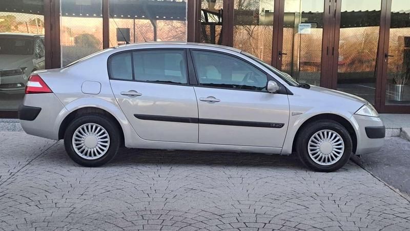 Usado Renault Mégane II Expression 101 CV (74 kW) 2005 Gris Berlina