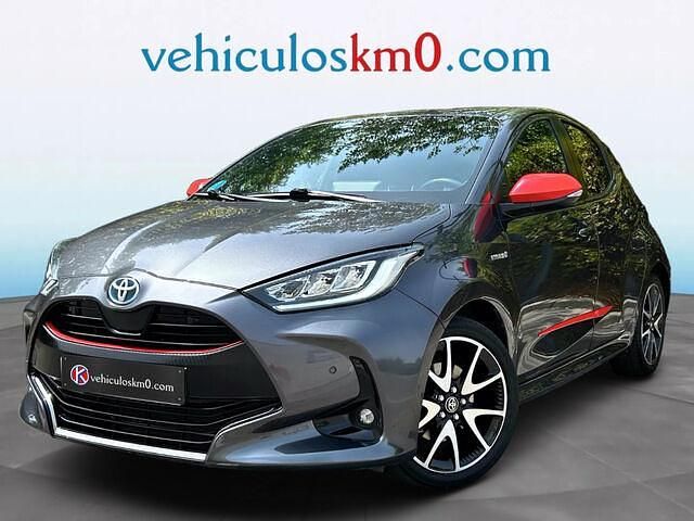 Gris Usado 2021 Toyota Yaris Hybrid Plus Berlina | 19.900 € (Precio justo) - Imagen 1/4